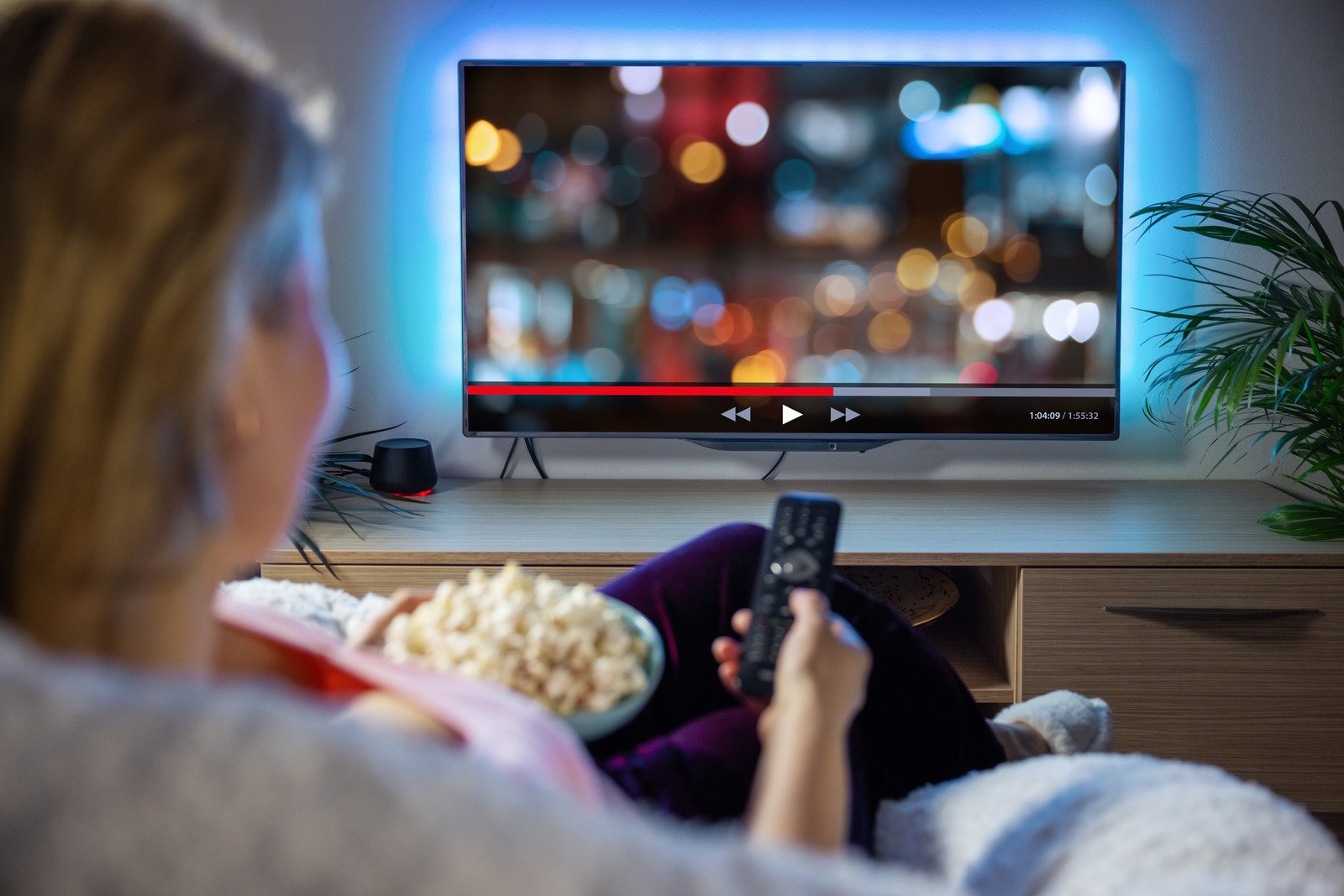 Telewizja światłowodowa – co to jest, jak działa i dlaczego warto?